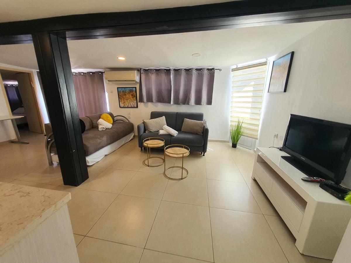 Barak Royal Suites 20 Sea View - ג'קוזי בחצר ומרפסות עם נוף לים Eilat Kültér fotó